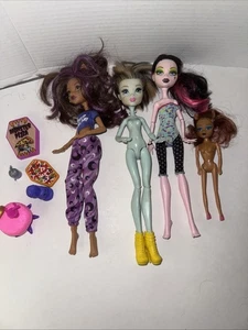 Monster High 4 Doll Lot Clawdeen, Frankie, Draculara With Some Clothes & Accesso - Picture 1 of 5