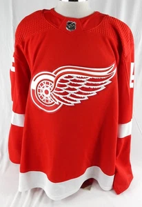 Camiseta roja emitida por el juego 2022-23 Detroit Red Wings Givani Smith #48 56 148 - Imagen 1 de 11