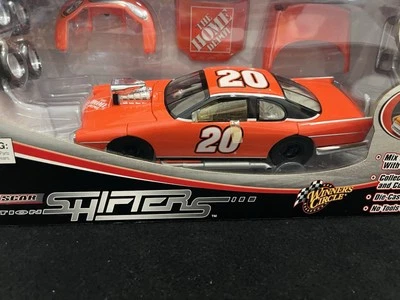 Tony Stewart #20 2005 Home Depot Winners Circle Action Fifty Shifters 1:24 Foto 1 de 4
