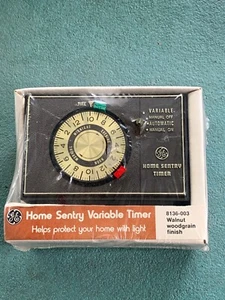 GE Home Sentry variabler Timer 8136-003 Nussbaum Holzmaserung Mitte des Jahrhunderts Neu aus altem Lagerbestand - Bild 1 von 4