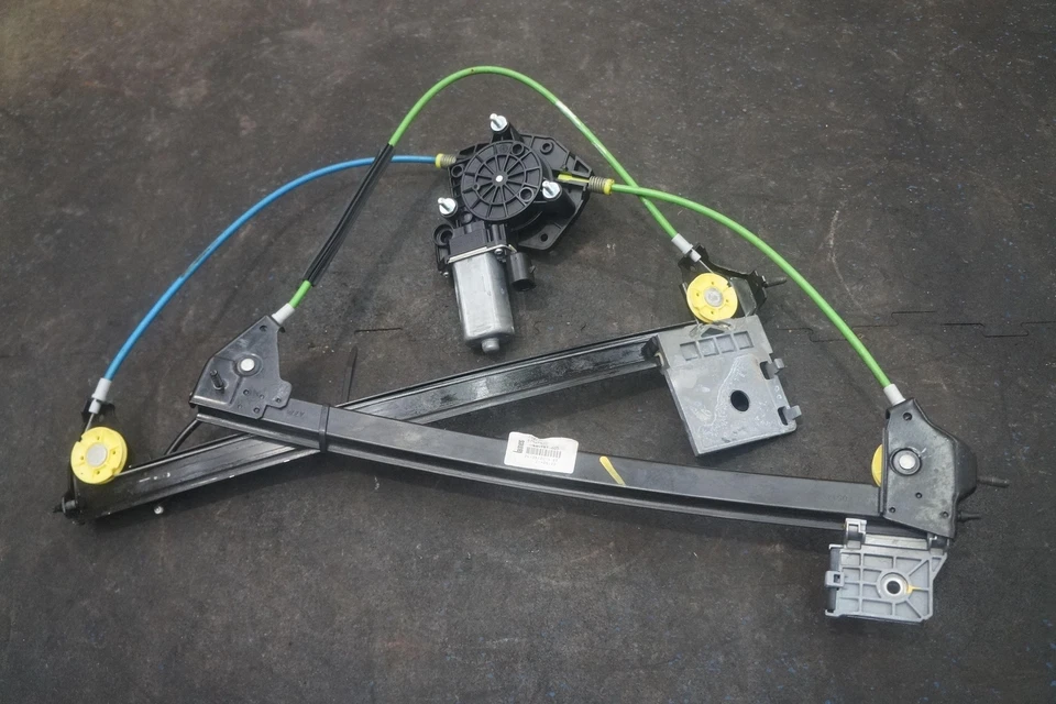 Front Right Passenger Door Window Regulator Motor 82127500 Ferrari FF 2014 - Image 1 of 3