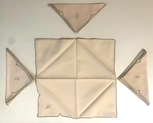 Set Vintage 4 Servietten Gewellten Rändern Baumwolle Beige Mit Logo Handgestickt - Bild 1 von 3