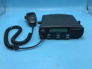 Motorola CDM1250 136-174 MHz VHF 25 Watt Zwei Wege Radio AAM25KHD9AA2AN mit Mikrofon - Bild 1 von 9