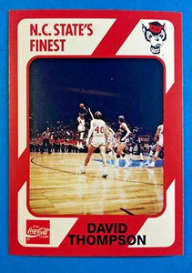 1989 Colección Colegiada North Carolina State Wolfpack-Valvano/Spud Webb/Lowe - Imagen 1 de 44