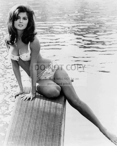 ACTRESS PAMELA TIFFIN PIN UP - 8X10 PUBLICITY PHOTO (DD-139) - Picture 1 of 1