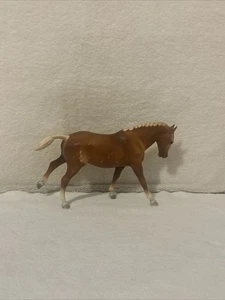 Caballo Breyer de colección Galesa Cantering Pony #105 cintas rojas castaño ENVÍO GRATUITO - Imagen 1 de 14