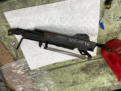 GEO METRO 1989-1994 LADO DEL PASAJERO DERECHO ASIENTO DELANTERO INTERIOR AJUSTE PISTA Foto 1 de 4