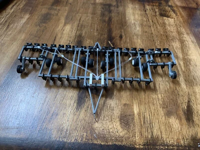 Aplicador anhidro gris de 19 vástagos personalizado 1/64 con líneas juguete de granja  Foto 1 de 4