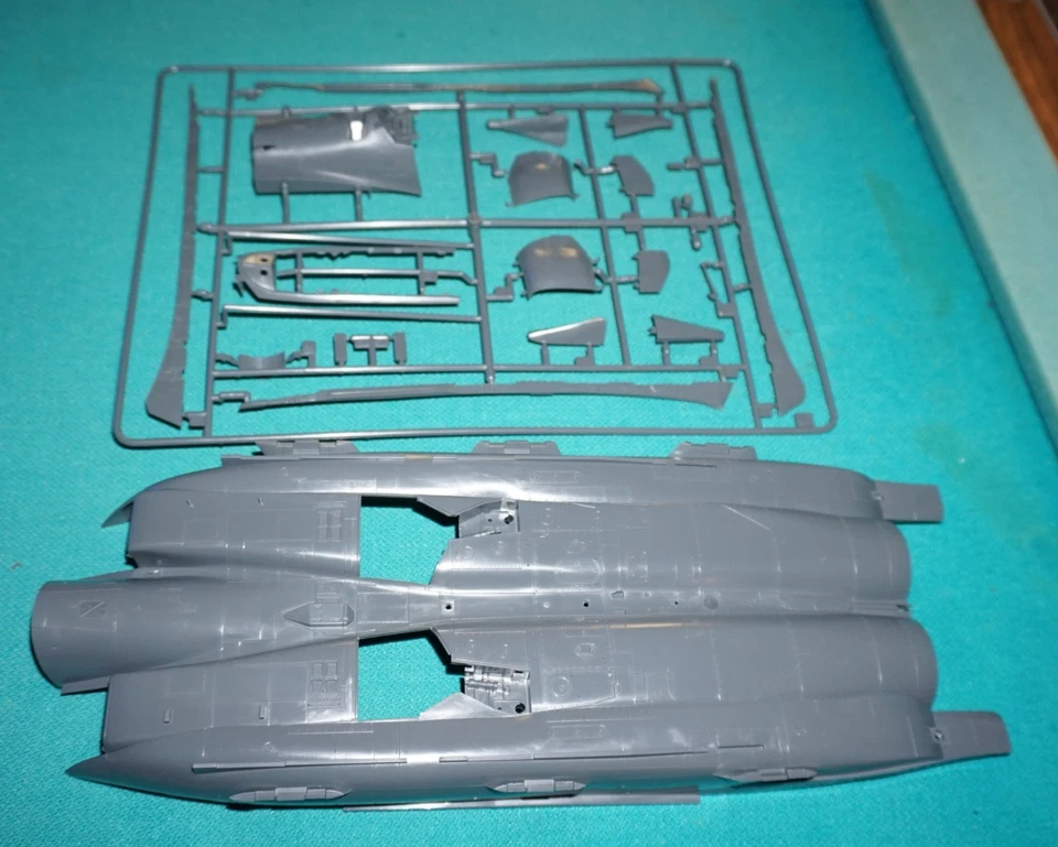 Tamiya 1/32 McDonnell Douglas F-15e Strike Eagle Kit 60302