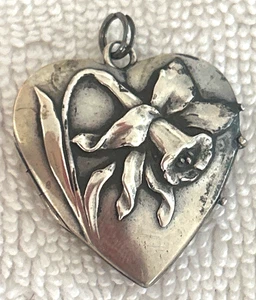 .99 AUCTIONS! Sterling Silver IRIS Art Nouveau Puffy Heart Flower Locket 5.83g - Picture 1 of 6