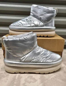 UGG METALLIC SILVER CLASSIC MAXI MINI WINTER SNOW ANKLE BOOTS US 8 NEW - Picture 1 of 9