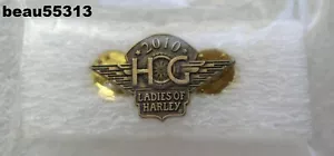 ⭐2010 DAMEN VON HARLEY DAVIDSON OWNERS GROUP HOG LOH WESTE JACKE HUT ANSTECKNADEL - Bild 1 von 1