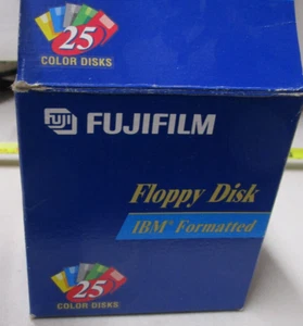 Floppy disk Fujifilm 3,5" IBM formattato 1,44 MB completo di scatola da 25 SCATOLA APERTA - Foto 1 di 3