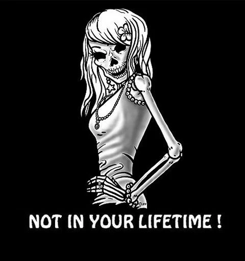 NOT IN YOUR LIFETIME SKELETON GOTHIC TATTOO 女孩骷髅 T 恤 — 第 1/1 张图片