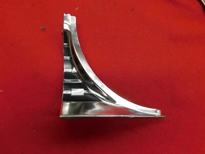 Luz trasera envolvente panel acabado derecho Ford Country Sedán NOS 63 C3AZ-7129158-A Foto 1 de 4