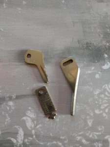 LOTE de colección cantidad 3 mezclas antiguas inusuales forma tono plata teclas de metal - Imagen 1 de 7