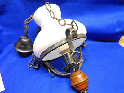 Lampe Suspendue Lustre en métal et bois avec Abat - Jour en opaline blanc années - Photo 1/4