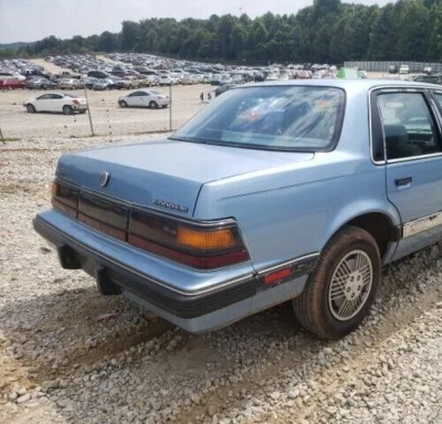 Pontiac 6000, 1985, 1986, 1987, 1988, 1989, 1990, 1991, luz reversa central - Imagem 1 de 4