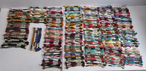 Lotto 241 matassine D.M.C. DMC #25, #3, #5 filo filo filo filo da ricamo colori misti - nuovo - Foto 1 di 15