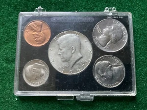 1967 P Mint Set - T13 - Picture 1 of 2