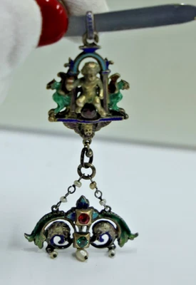 Colgante Austriaca Hungría Años 1880 Esmalte y Plata con Gema Piedrada Foto 1 de 4