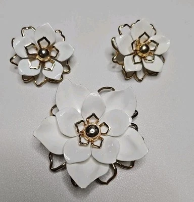 Vintage Signed Emmons Gold T. White Enamel Magnolia Flower Brooch Earring Set  - Image 1 of 4