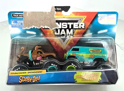 MONSTER JAM DOUBLE DOWN SHOWDOWN SCOOBY DOO! VS MYSTERY MACHINE  *DAMAGED CARD* - image 1 of 4