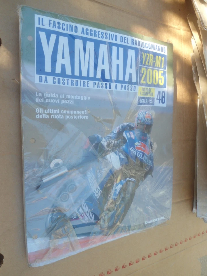YAMAHA YZR-M1 -  1:5  - 2005 - MOTO RC A SCOPPIO DE AGOSTINI - USCITA NUMERO 46 - Immagine 1 di 1