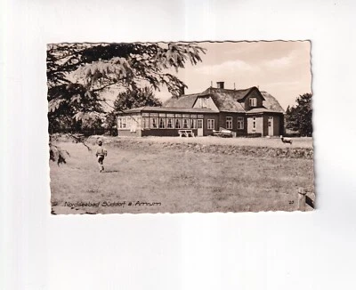 8068) Nordseebad SÜDDORF a. AMRUM - Niño corre frente a la casa vieja 1957 - Imagen 1 de 2