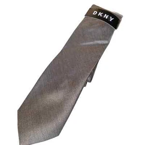 DKNY Men’s Silver Silk Blend Sleek Stripe Tie NEW - Picture 1 of 3