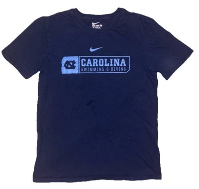 Camiseta Nike- Carolina del Norte Tacones Alquitranados Natación y Buceo Hombre Camiseta Talla Pequeña S Foto 1 de 4