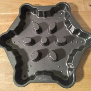 Padella per torte Wilton Heavy Guage = fiocco di neve = antiaderente #2105-1555 - Foto 1 di 1