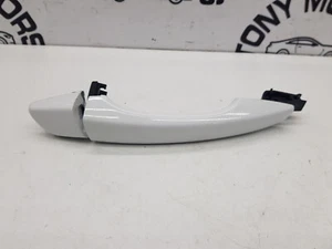 VAUXHALL (OPEL) CORSA F 5DR 2023 TÜRGRIFF HINTEN RECHTS FAHRER O/S AUSSEN IN WEISS - Bild 1 von 10