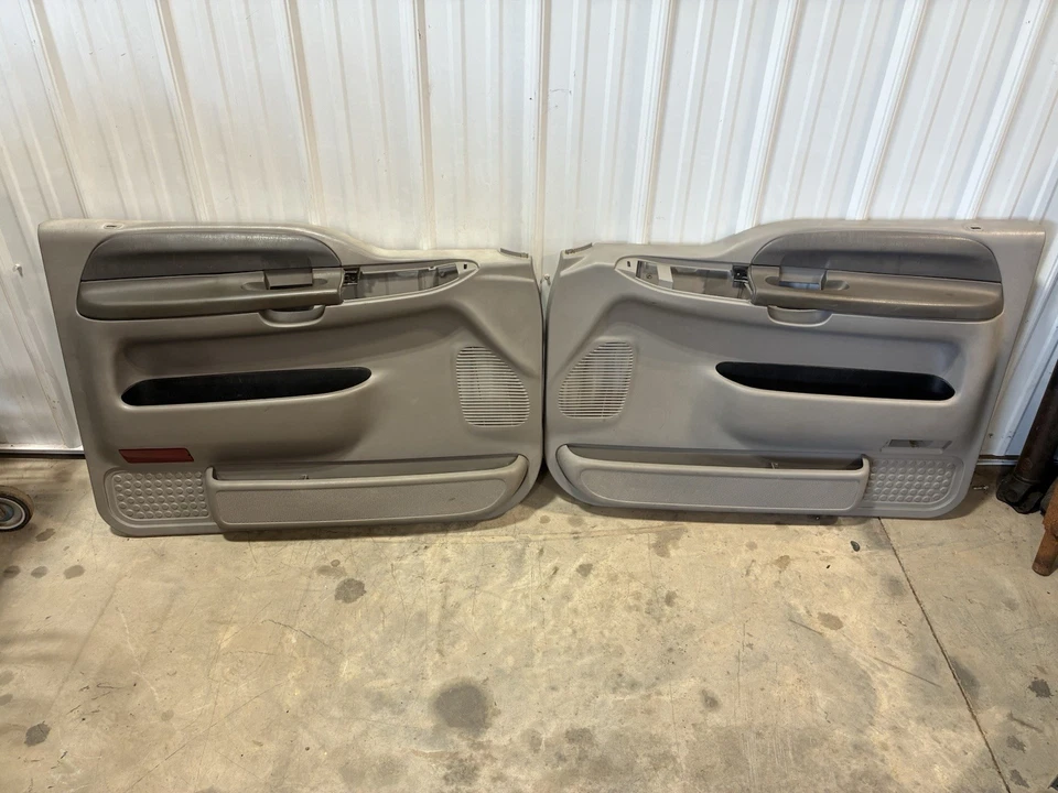 Paneles de puerta delantera Ford Super Duty Excursion F-250 F-350 1999-2007 fabricante de equipos originales | (2) Foto 1 de 4