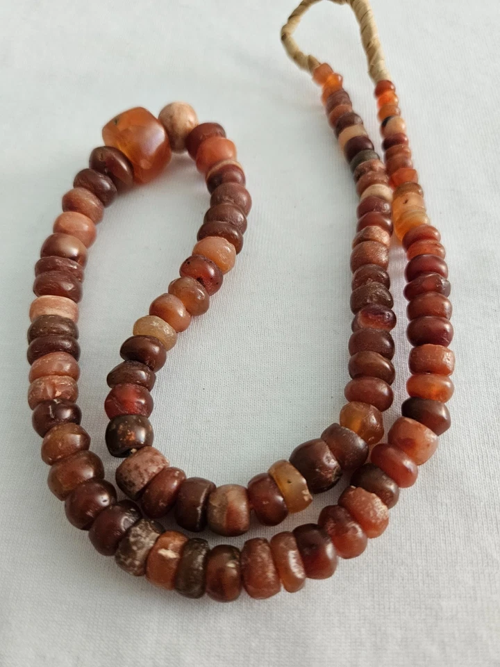 Ожерелье из древних сердоликовых агатовых бусин — 20-дюймовая нить, темно-красный оттенок - Изображение 1 из 1