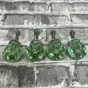 Lotto di 4 estraibili per armadi 6 punti vetro cristallo verde larghezza 1 1/4" - Foto 1 di 10