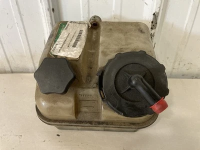 Depósito de dirección asistida Freightliner CASCADIA izquierda/conductor - usado Foto 1 de 4