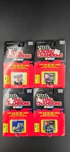 Set (4) Racing Champions Maßstab 1:144 Diecast Replika Auto mit Sammler... - Bild 1 von 4