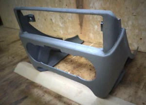 AUDI TT MK1 ROADSTER ~ ARMATURENBRETT RADIO STEREO KOPFEINHEIT FASCA SURROUND VERKLEIDUNG PANEL - Bild 1 von 4