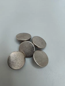 5) Bottoni a gambo vintage in metallo argentato testurizzato .75"D - Foto 1 di 5