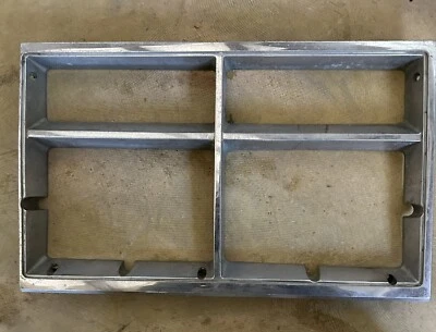 Oldsmobile Delta 88 Olds Eighty-Eight 1977 1978 bisel de faro derecho 554874 R Foto 1 de 3