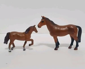 Modellino Schleich 2001 cavallo marrone TRAKEHNER MARE ritirato 13261/Funrise sella - Foto 1 di 10