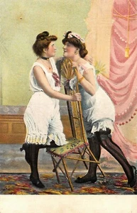 # B009 RISQUE PRETTY LADIES POSTCARD, - Picture 1 of 2