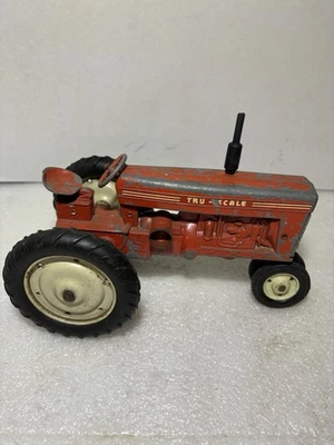 Vintage 1960s Tru-Scale red Tractor, Diecast 1/16 - Image 1 of 4