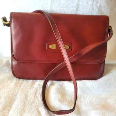 Bandolera de cuero vintage Etienne Aigner en rojo sangre de buey Foto 1 de 4