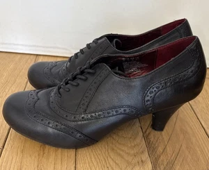 Hush Puppies Brogue Shoes Size 7 Black Leather Heeled Lace Up Shoe Bootie boho - Imagen 1 de 10