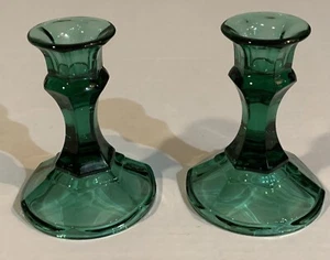 (2) Vtg Libbey Emerald Green 4” Candlesticks Juniper Holiday Collection - Picture 1 of 3