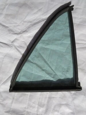 1977-1985 MERCEDES BENZ 300D W123 WINDOW GLASS VENT DOOR LEFT LH SIDE REAR OEM - Image 1 of 4