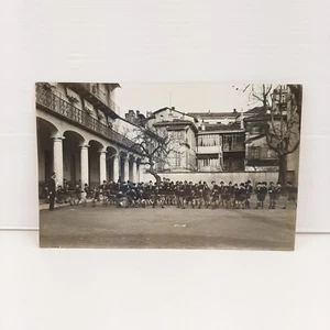 Foto Classe Jóvenes Futbolín Juega Al La bajo la Supervisión De Maestro - Imagen 1 de 2