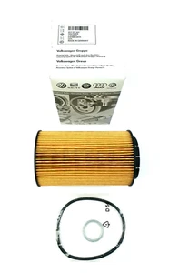 Original VW/Audi 057115562 Oil Filter Audi A8 D2 (4D2, 4D8) 3.3 Tdi Quattro New - Picture 1 of 3